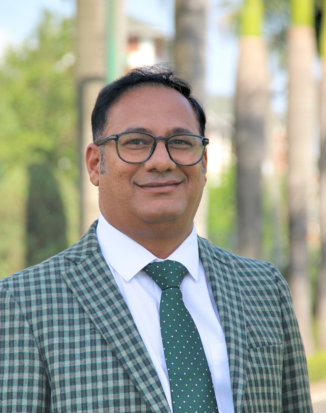 Dr. Nishant Saxena